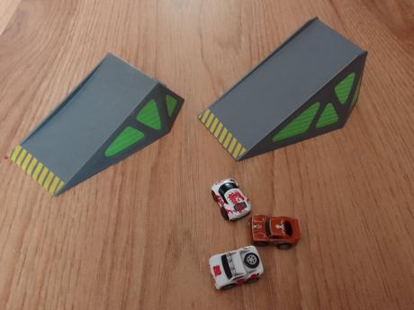 Autá nano speed a rampy,