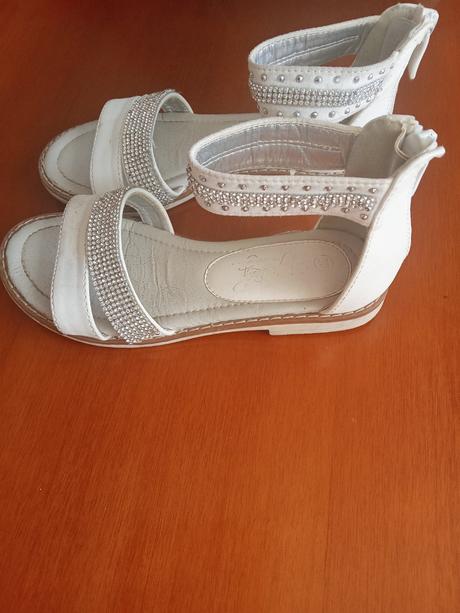 Rozprávkové sandálky., 30