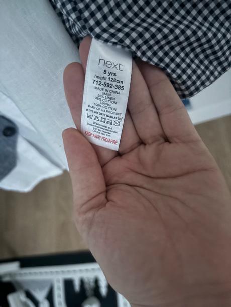 Košeľa a vestička, 128