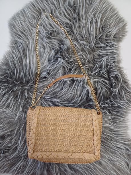 Slamena kabelka, sinsay