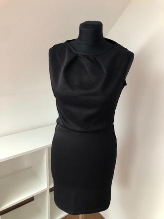 Čierne elasticke šaty, s