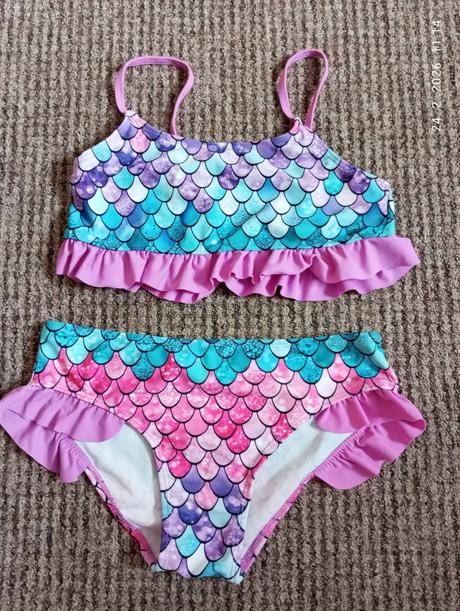 Dievčenské plavky s volánikmi, 146