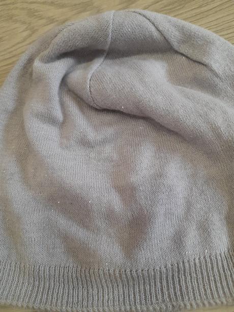 Tenká strieborná čiapka, takko