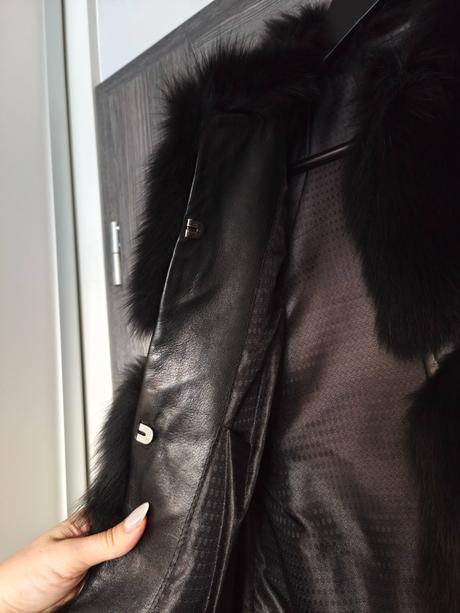 Krasna prava vesta z polarnej lisky, s