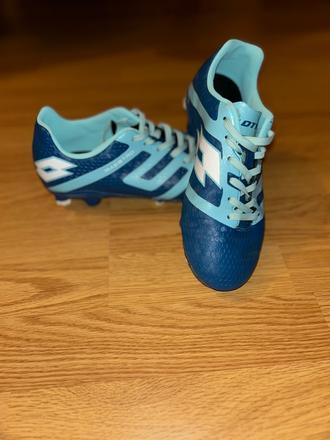 Chlapčenské kopacky, 36