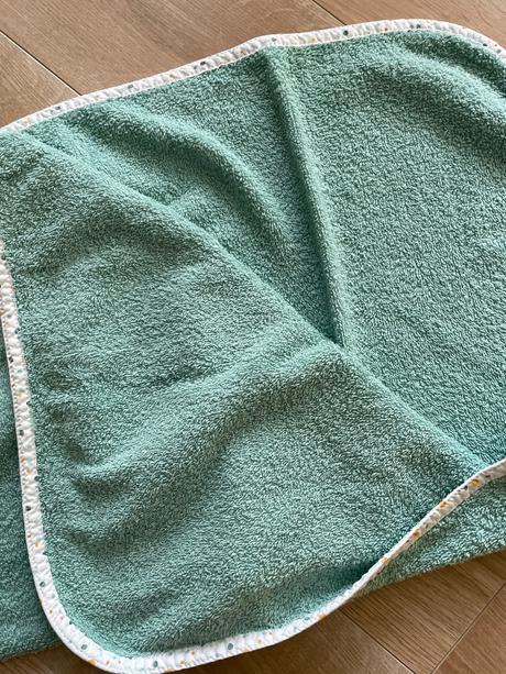 Uterák s kapucňou 76x76cm, 