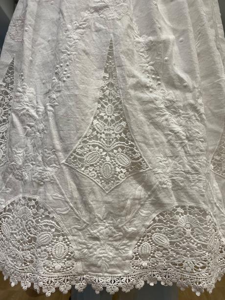 Prijimanie , saty na 10 rokov, stali 1050 eur, 134