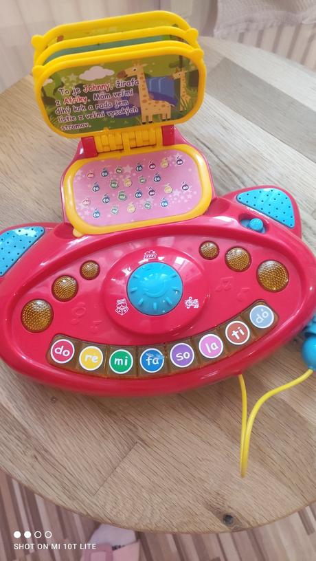 Hudobný hovoriaci klavír,