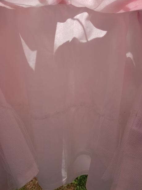 Spoločenské saty s kvetmi vlčieho maku, 74