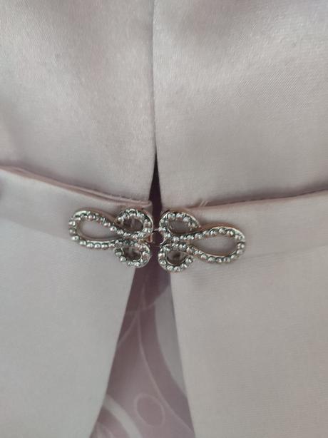 Spoločenské šaty a šaty na oslavu so sakom, 42