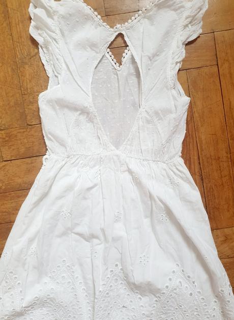 Krásne vyšívané šaty, 170