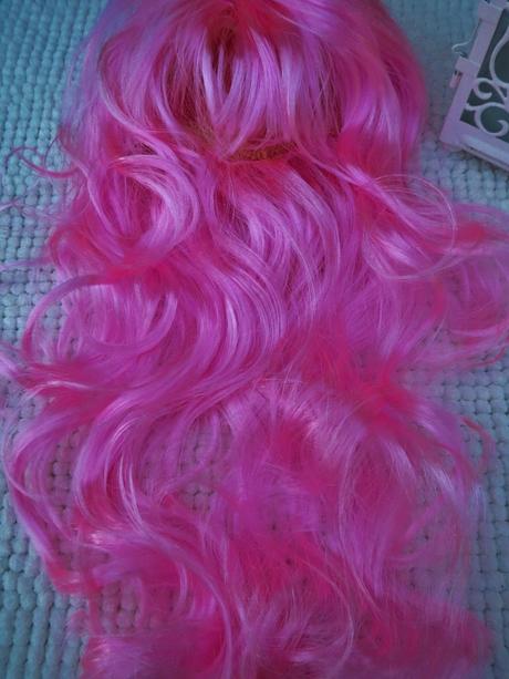 Ružová parochňa sofi - vlnité dlhé vlasy,