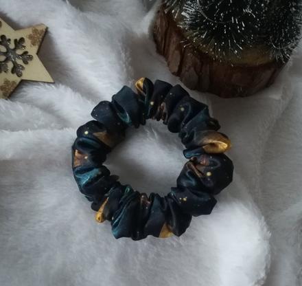 Saténová gumička do vlasov, tenká, vzorovaná,