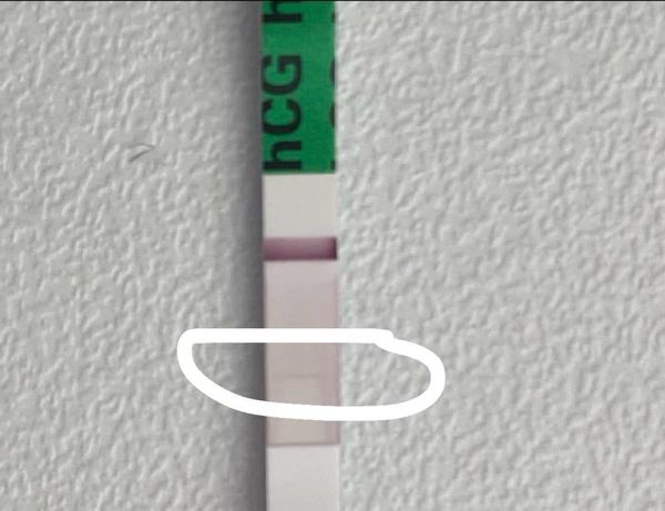 Je pozitívny tehotenský test s nejasnou druhou čiarou?