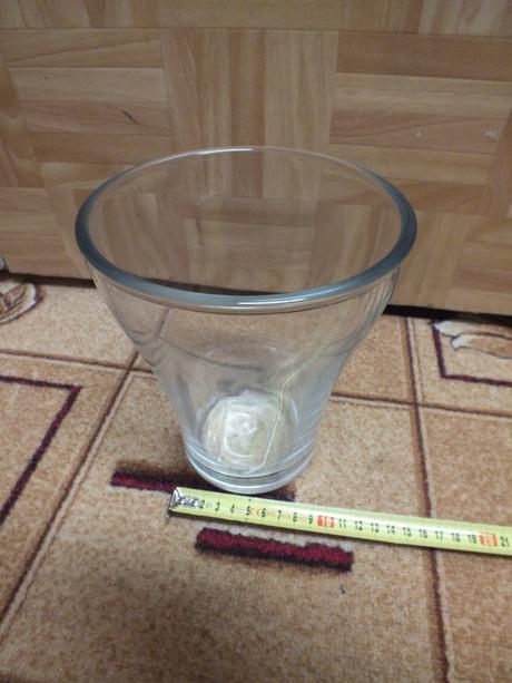 Predám vázičku sklenenú., 