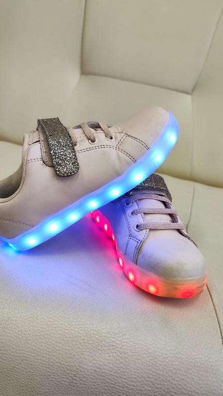 Blikajúce tenisky, 31