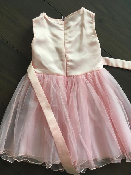 Slávnostné šaty, 98