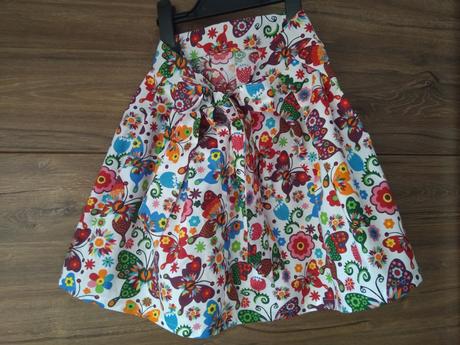 Krojovana skladana sukienka aj do širokej gumičky, 50 - xs