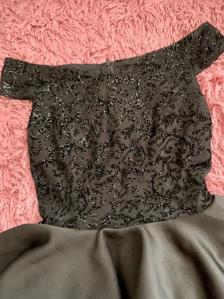 Slávnostne čierne šaty, 34