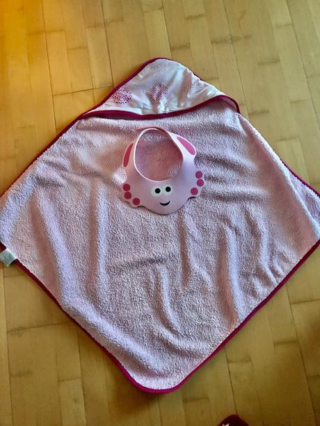 Osuška s kapucňou a shield na kupanie, 