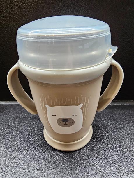 Učiaci pohárik, lovi