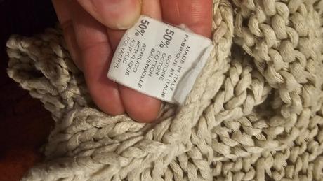 Béžový dierkovaný sveter, s