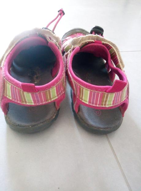 Turistické sandále, 32