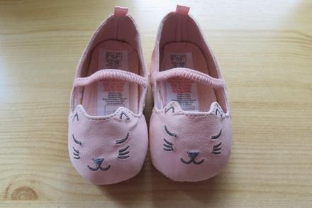 Dievcenske capacky 6-12m., f&f,<17