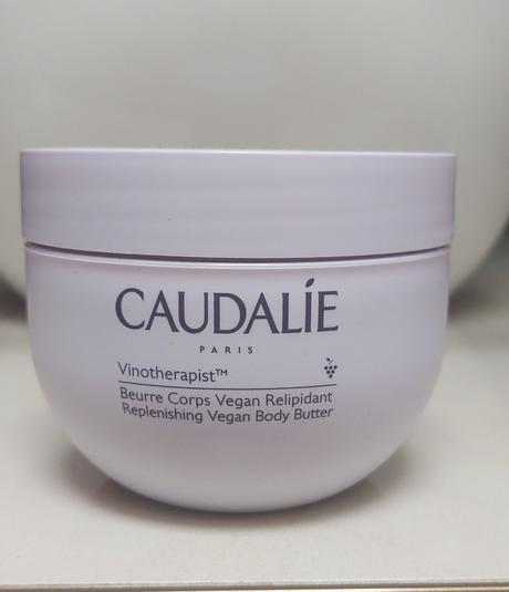 Nove kremy caudalie,