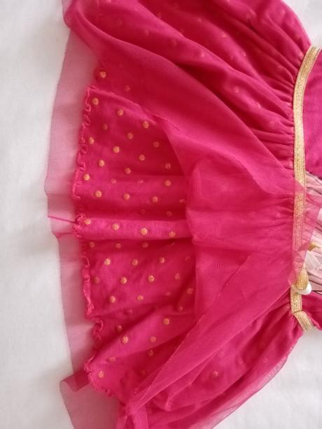 Cyklaménové šaty, 110