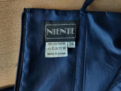 Spoločenské šaty, 34