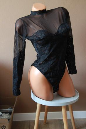 Čierny čipkovaný body top, m, m