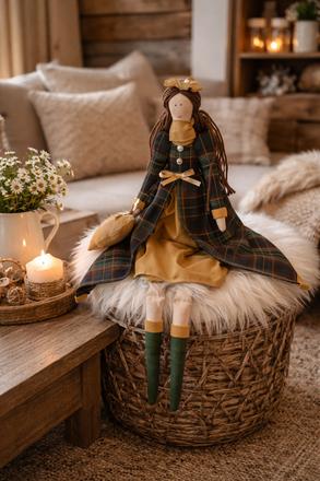 Bábika s baretkou a srdiečkom, 