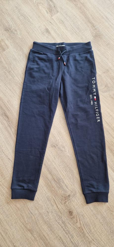 Tmavomodré tepláky tommy hilfiger s visačkou, tommy hilfiger,152