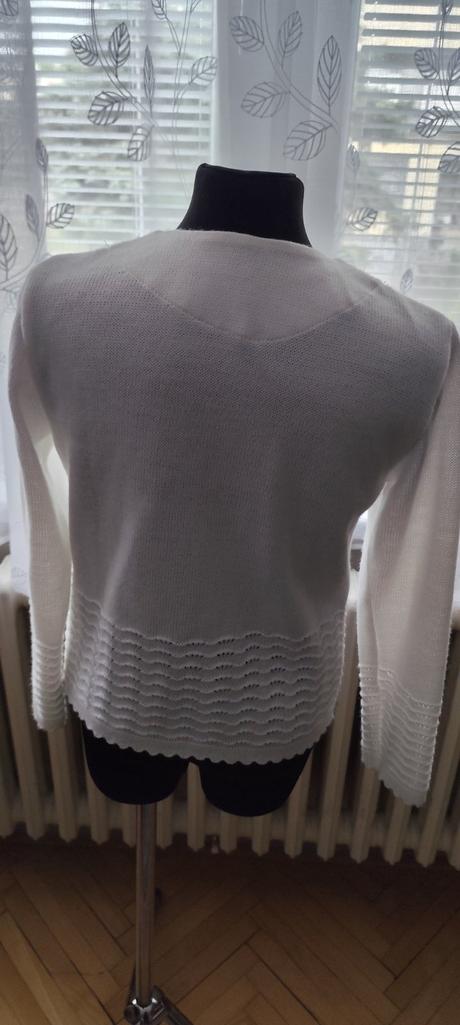 Biely svetrík jomar, 140