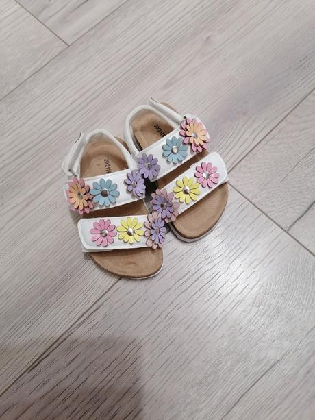 Sandalky, reserved,20