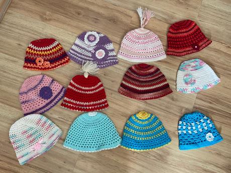 Hačkovane čiapky rôzne veľkosti, 62 - 128