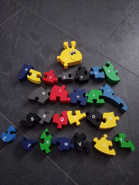Drevené puzzle - slimák abeceda, 