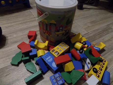 Hračky-stavebnice, puzzle, kocky, 