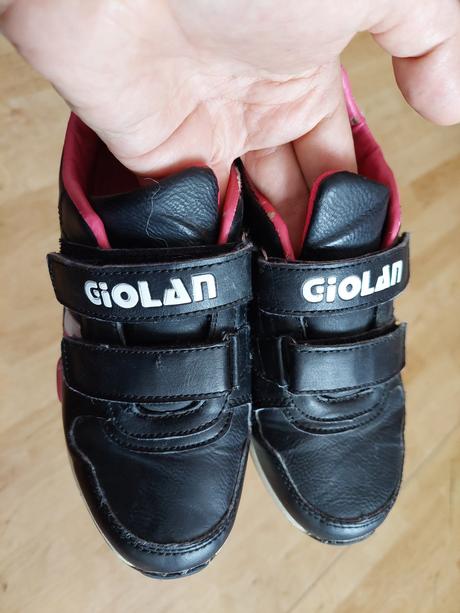 Dievčenské tenisky, 33