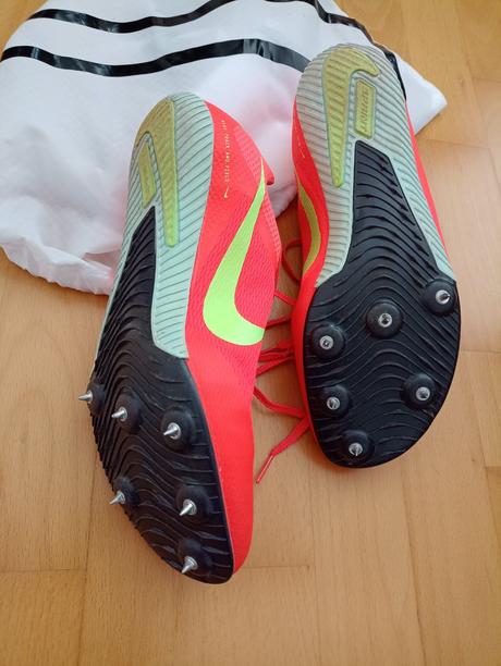 Tretry v. 44, nike,44