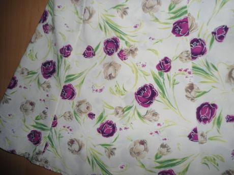 Dievcenska suknicka s kvetinkami, 134