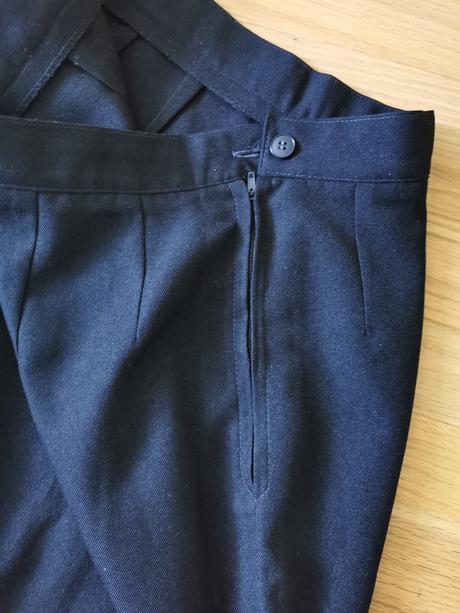 Čierne dámske sako+sukňa, 40