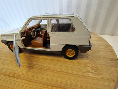 Retro model bburago fiat panda 45 rally 1983, 1/24,