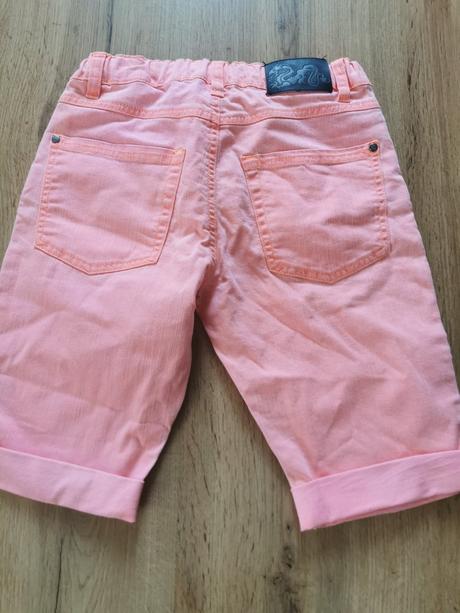 Neónové kratasy, 140