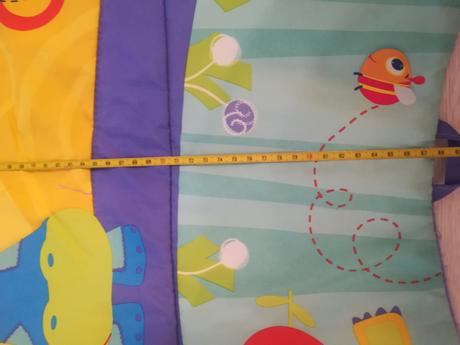 Hracia deka s hrazdičkou a hračkami, 