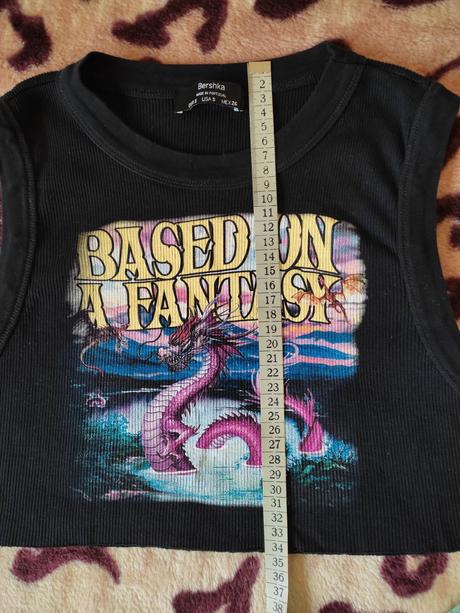 Cierny tielkovy top s obrazkom, znacka bershka, bershka,s