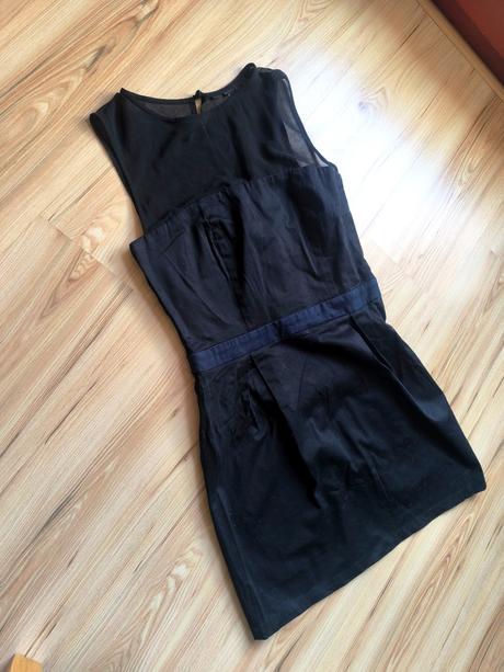 Puzdrové úzke čierne šaty, s