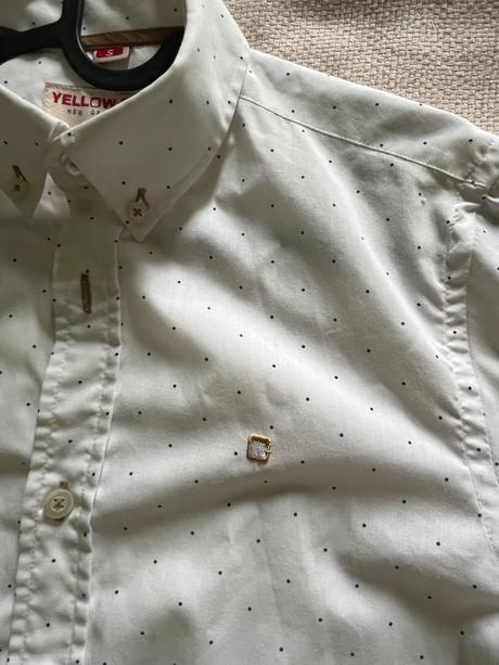 Biela bodkovaná pánska košeľa yellow skin, s