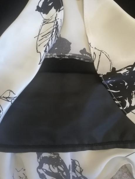 Bielo čierny sukňový kostým, 38
